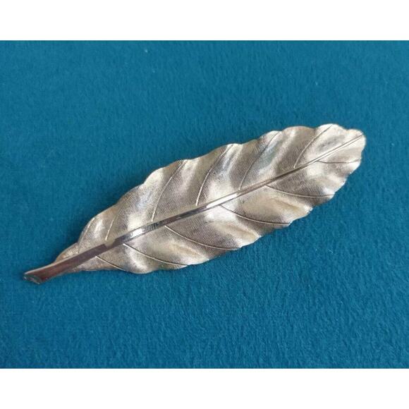 Vintage Feather Leaf Gold Tone Metal Pin brooch 3 inches Long - Picture 1 of 3